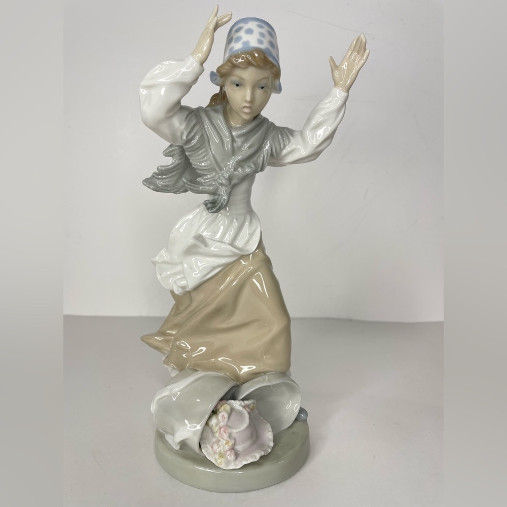 Zaphir Lladro Careless Maiden Figurine 1977 Retired Vintage 9.75”